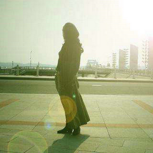 人们不容易生活，甜，苦，辣和咸。只有品尝所有这些，您才能长大。