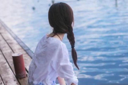 由于思想不同，命运将是荒谬的，所以不再谈论爱情。 1个