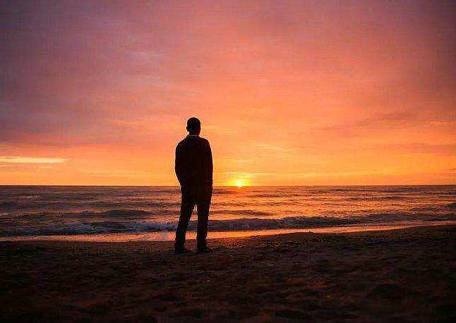 生活中一切顺利。生活中有些道路并不孤单，但您必须独自行走。