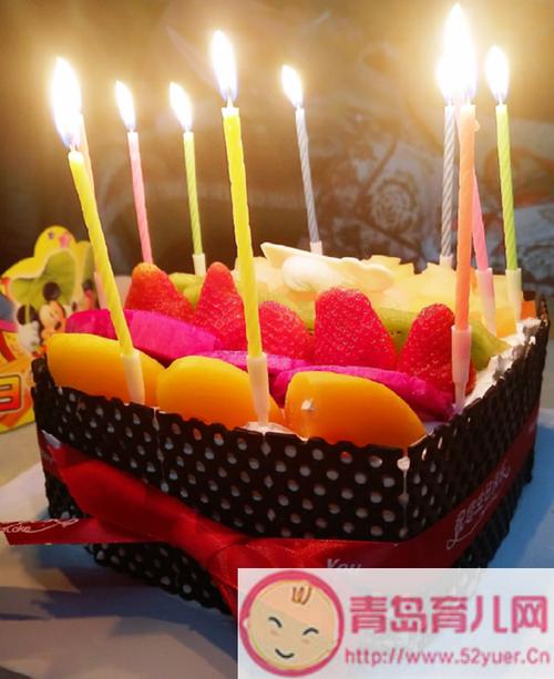 妈妈在两岁儿子生日那天激动地说道