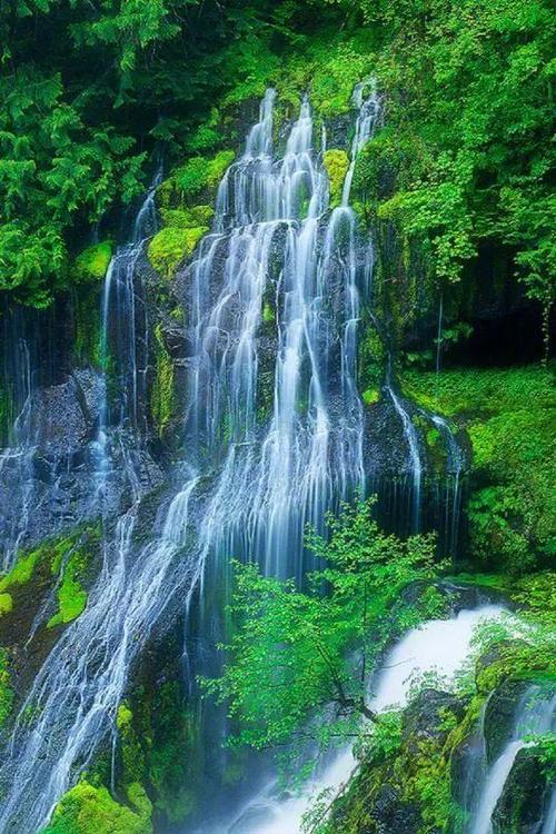 瀑布拟人化句子