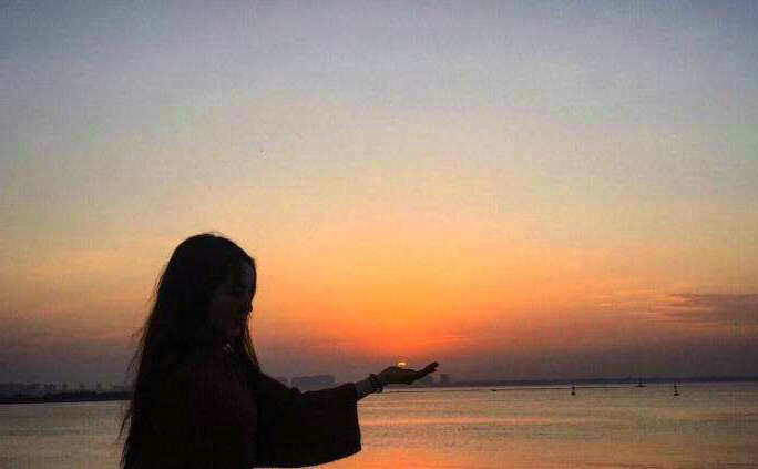 现在你的生活与我无关，所以我很想念你