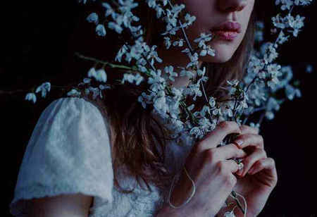 关于图片的关于你自己的悲伤句子1