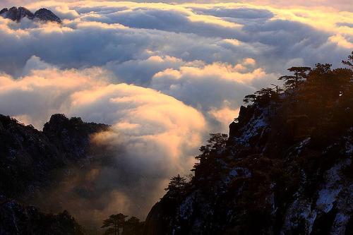 描写黄山与云海的诗