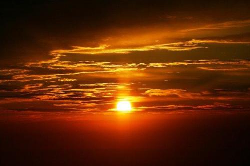 描述初升的太阳的句子