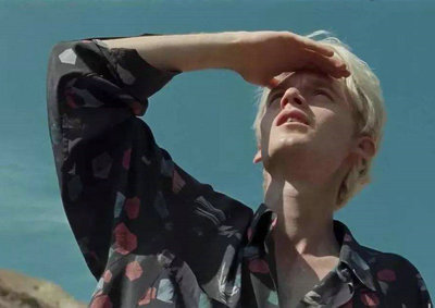 您还年轻,不谋生;来世有数百万种可能性