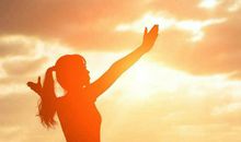 坚强女孩的励志的句子，形容一个女孩坚强励志的句子