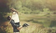 爱情的句子简短图片大全：爱情不是强扭的，幸福不是天赐的