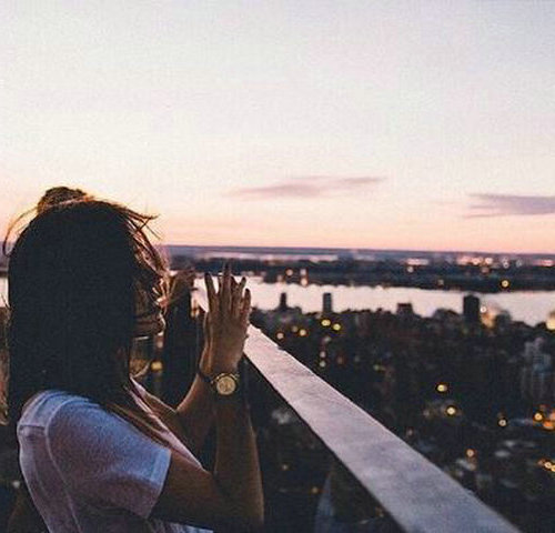 放开不满意的事物，拥抱美丽的事物