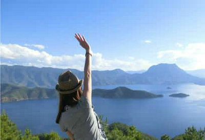 没有人可以do着拐杖，必须学会独立