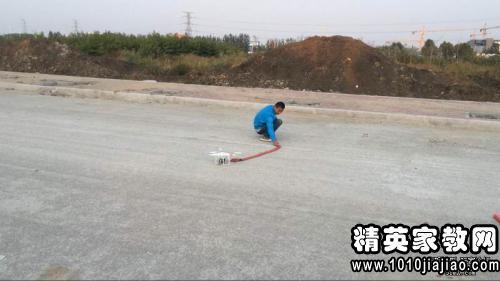 在飞机上扔石头