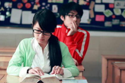 校园里最美丽的爱情是一辈子努力工作