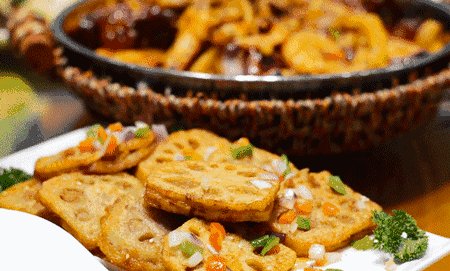 持有莲Holding的筷子寓言