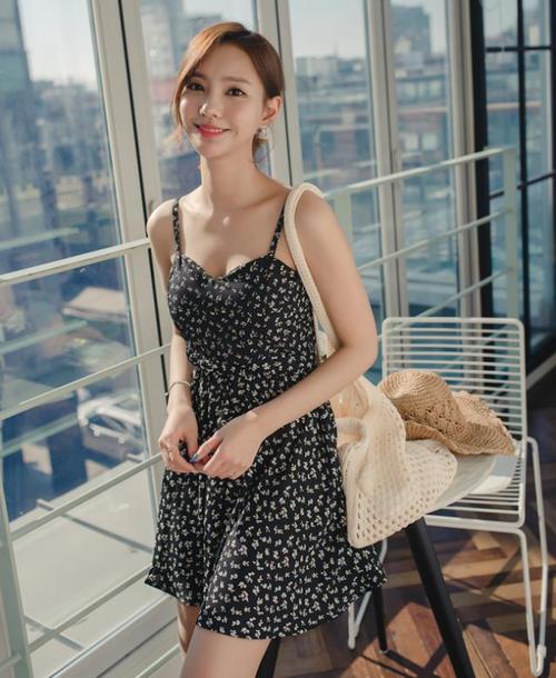 强调语言和心灵