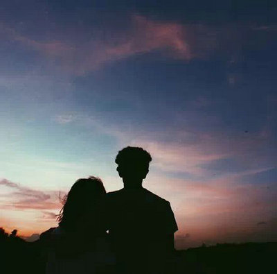 爱情会让人们忘记时间，只沉浸在您的世界中，两个人一生1