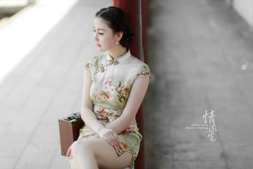 描述旗袍妇女的句子