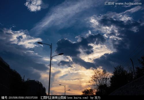 描述夜景的段落