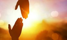 有哲理的句子让人变得阳光：生活，就是面对现实微笑，就是越过障碍注视未来