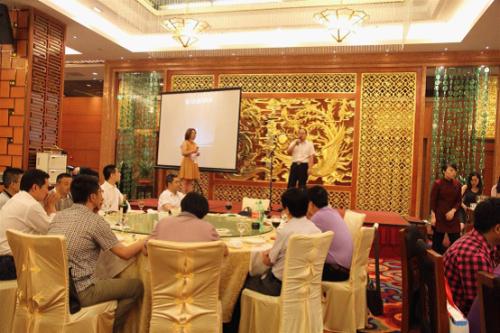 酒桌上的家庭祝福