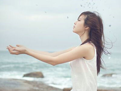 一个孤独而悲伤的句子：自古以来，迷恋就变得空虚1