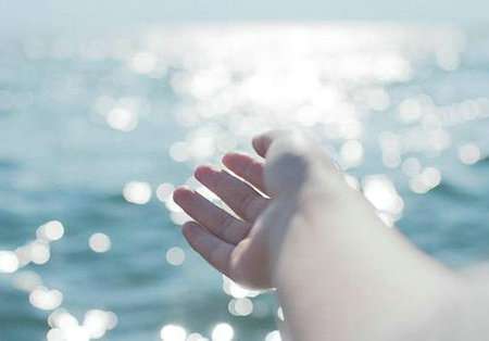 我在爱中看到太多的喜悦和悲伤，不敢再进一步爱1