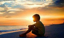 做太阳，努力的绽放，不为人前闪耀，只为照亮在黑暗中迷失的自己