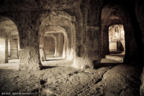 在深夜穿过单板桥