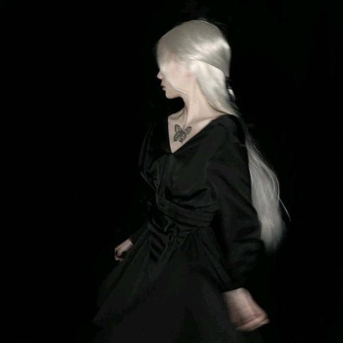 嫉妒的招牌女孩