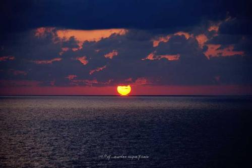 描绘日落的比喻句子