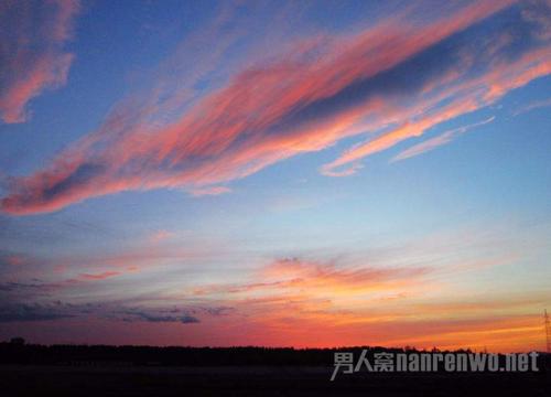 一段描述日落的美丽段落