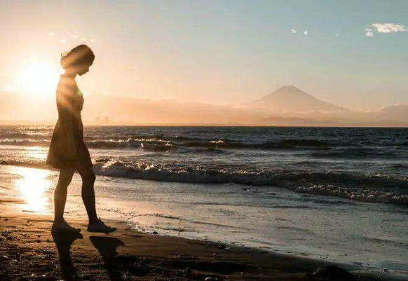 关于人的最温柔的事情是，无论他们有多痛苦，他们只会选择忍受它。