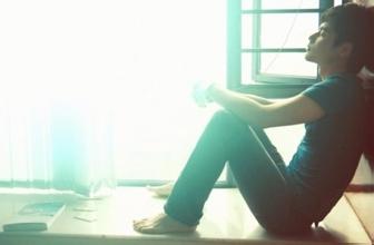 关于悲伤的爱情的句子和图片