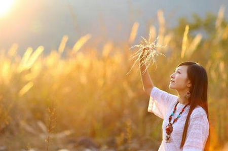 在凄凉的生活中，您必须过着自己的光明生活