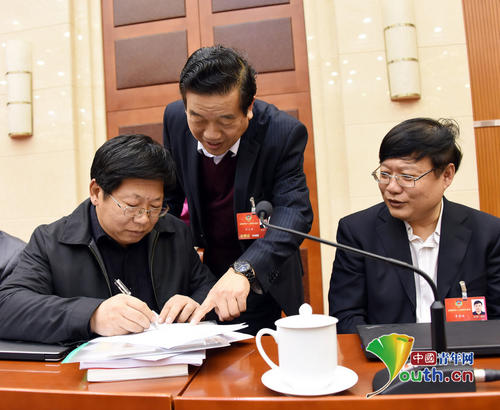 窃窃私语的句子