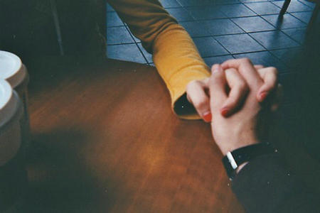 错误的爱情使两个人的孤独更加完整1