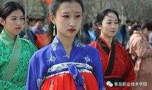 鞋上绣金凤歇后语