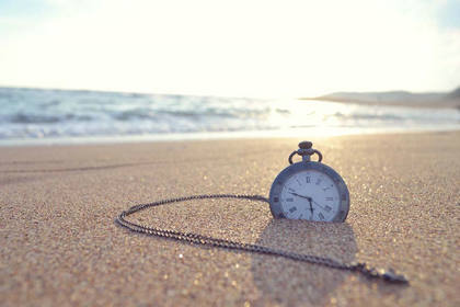 天空广阔之后，我感到自己只是宇宙中的一滴。幸运的是，我没有放弃这个世界。 1个