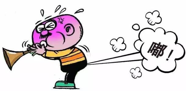 在高山上吹小号