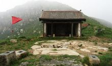 山顶上打井歇后语