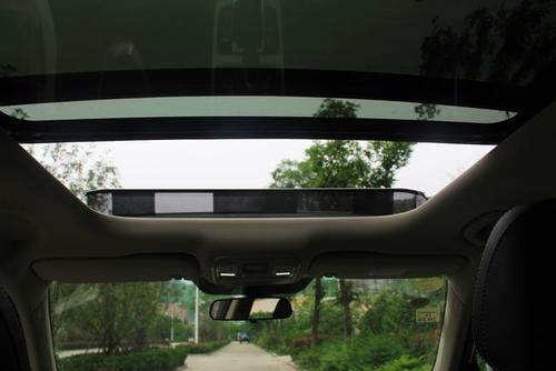 我的朋友举起了车