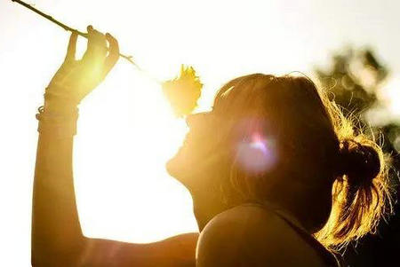 只有一种生活，不要总是悲伤，不要总是想太多