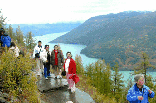 快乐的老人在一个句子中如何快乐的老人在一个句子中