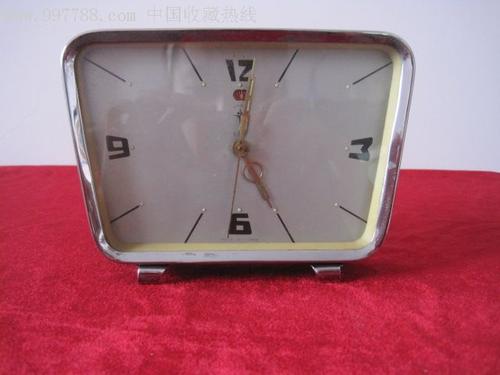 早上闹钟响了，变成了拟人化的句子