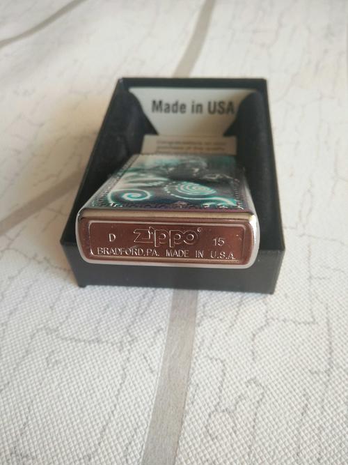 经典语录：让自己开心的秘诀：不要总是期望每个人都对你感到满意