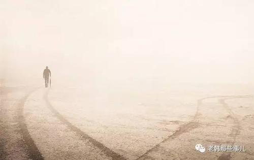 每天晚上在城市里,有人在哭