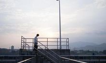 哪有什么玻璃心，只是不愿放过自己