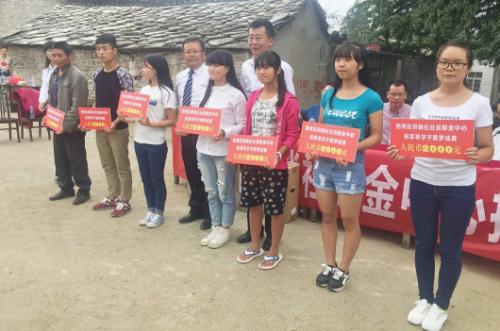 当一个穷人走进大学