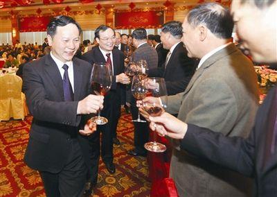 邀请领袖晚餐和敬酒