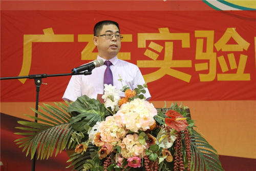 于敏红自for为“尴尬”，以鼓励学生“相信梦”