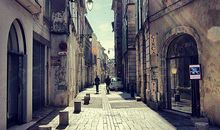 想要到达繁华，必经一段荒凉